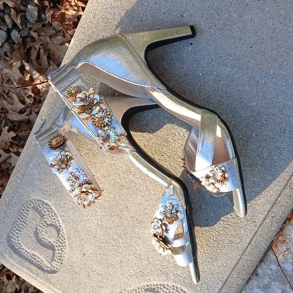 IMPO Elegant Silver Floral Heels SIZE 8 - Picture 11 of 15